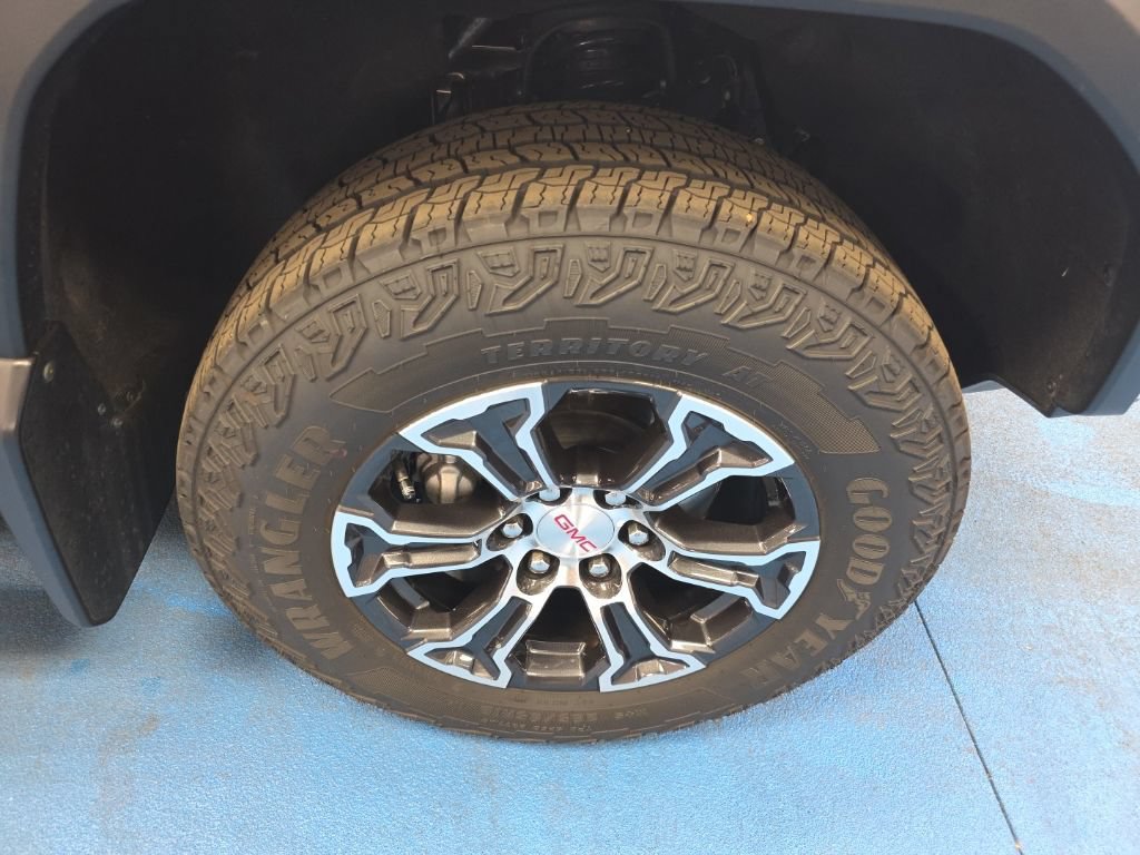 Certified 2025 GMC Canyon AT4 AWD/4WD image 4