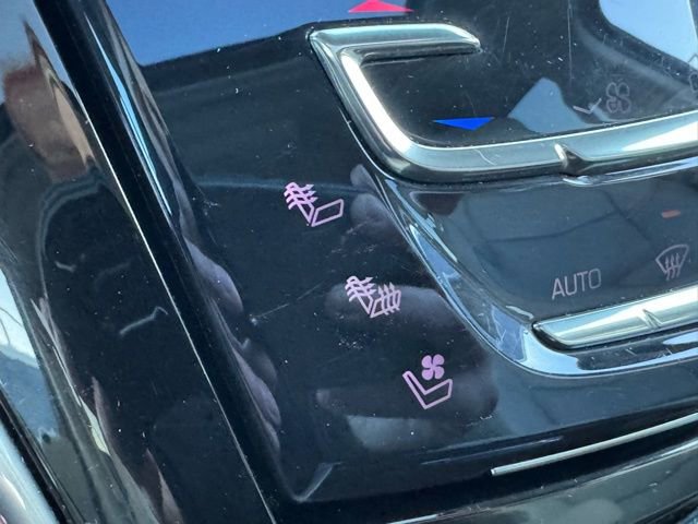 Used 2016 Cadillac Escalade ESV Luxury image 18