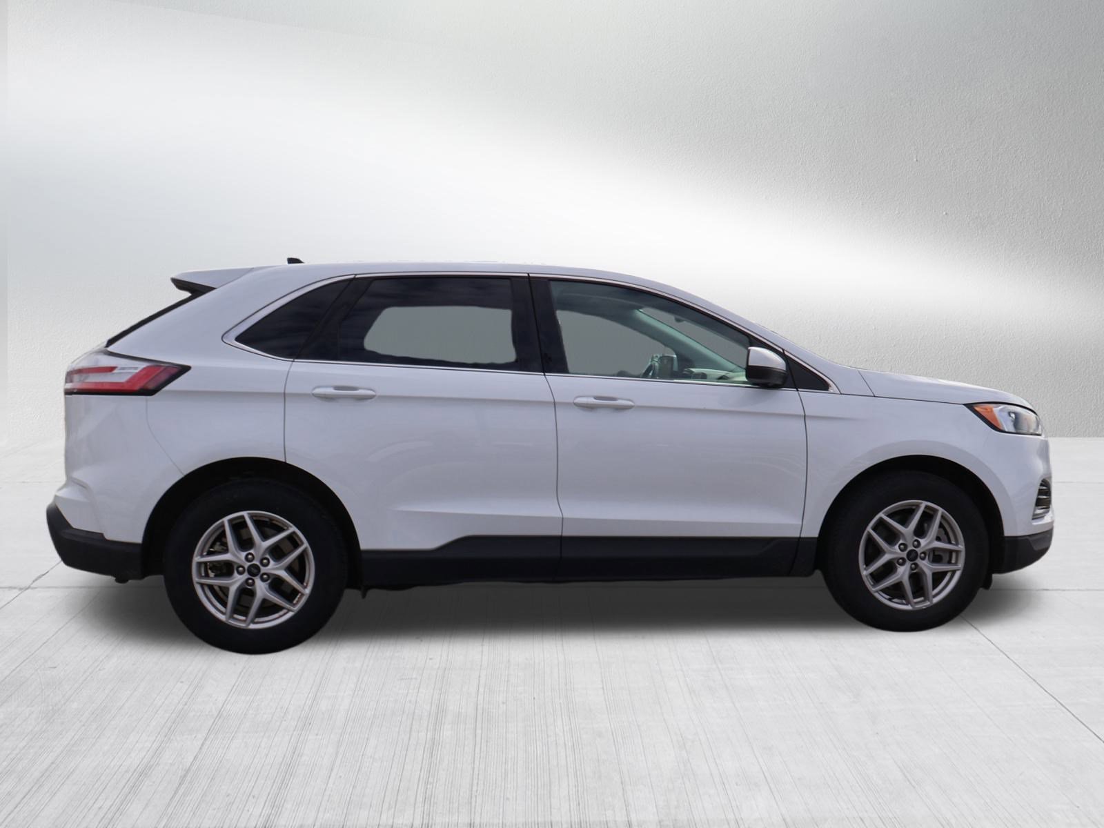 Used 2023 Ford Edge SEL image 8