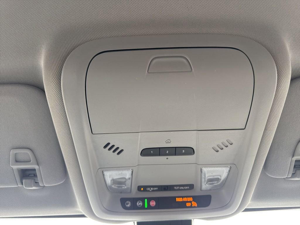 Used 2020 Chevrolet Equinox LT w/ Driver Convenience Package image 25