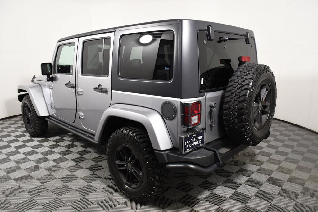 Used 2017 Jeep Wrangler Unlimited Sahara AWD/4WD image 4