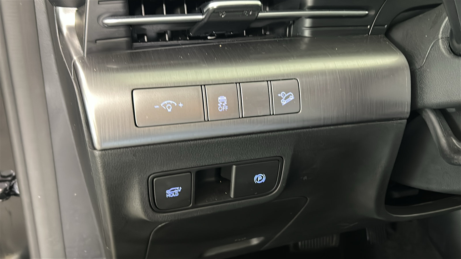 Used 2025 Hyundai Kona Limited AWD/4WD image 24