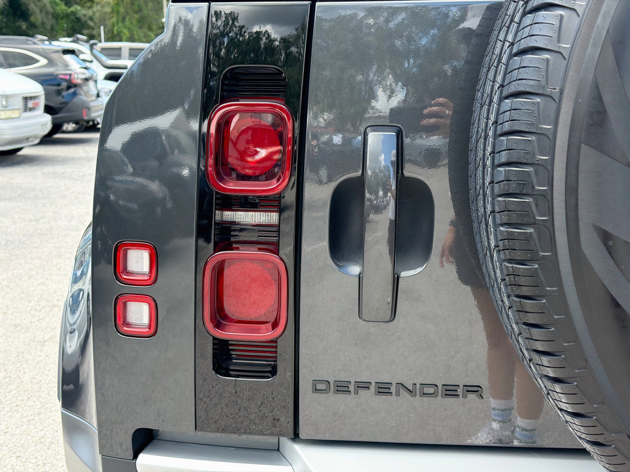 Used 2025 Land Rover Defender 110 S AWD/4WD image 10