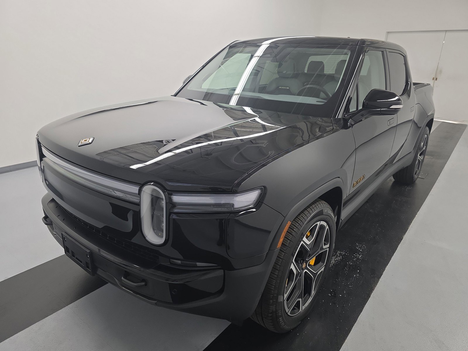 Used 2025 Rivian R1T Premium