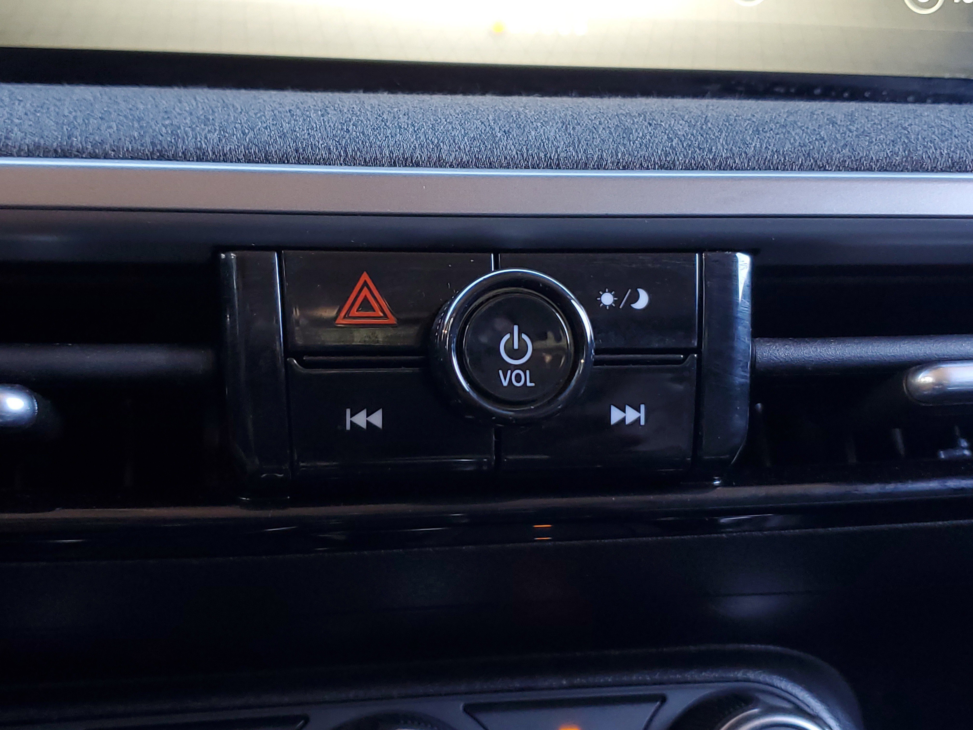 Used 2025 Nissan Kicks SV FWD image 25