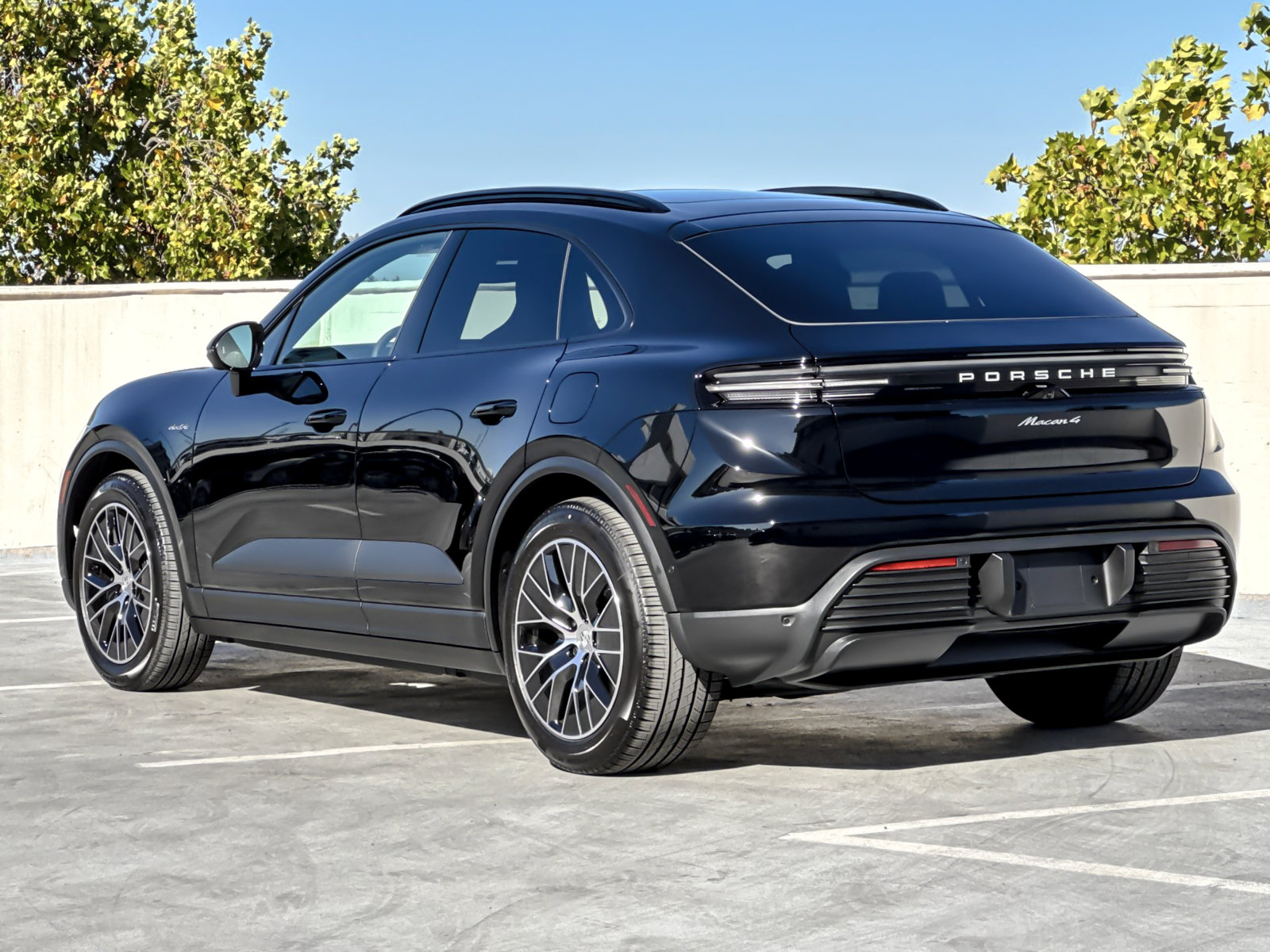 New 2026 Porsche Macan 4 Electric AWD/4WD image 4