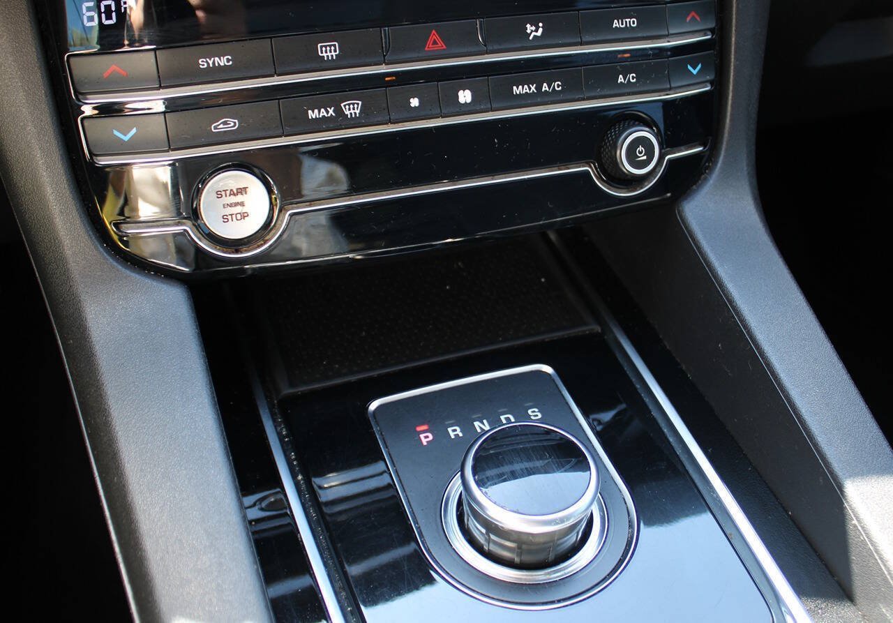 Used 2019 Jaguar F-PACE Premium AWD/4WD image 30