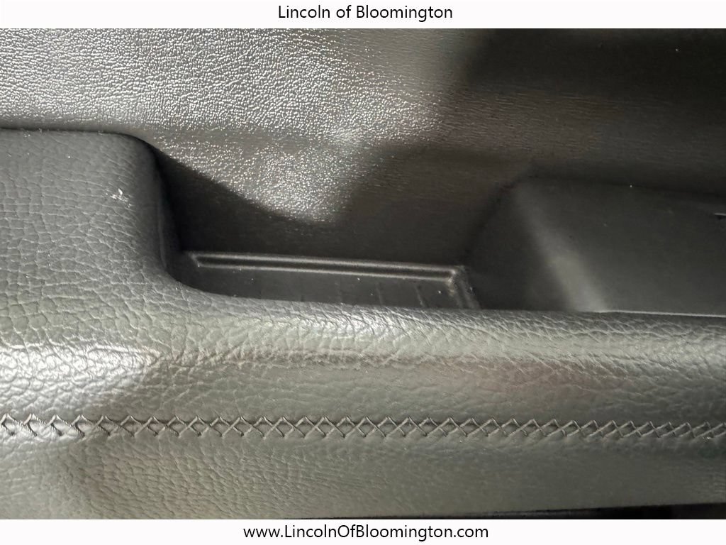 Used 2025 GMC Yukon Denali AWD/4WD image 36