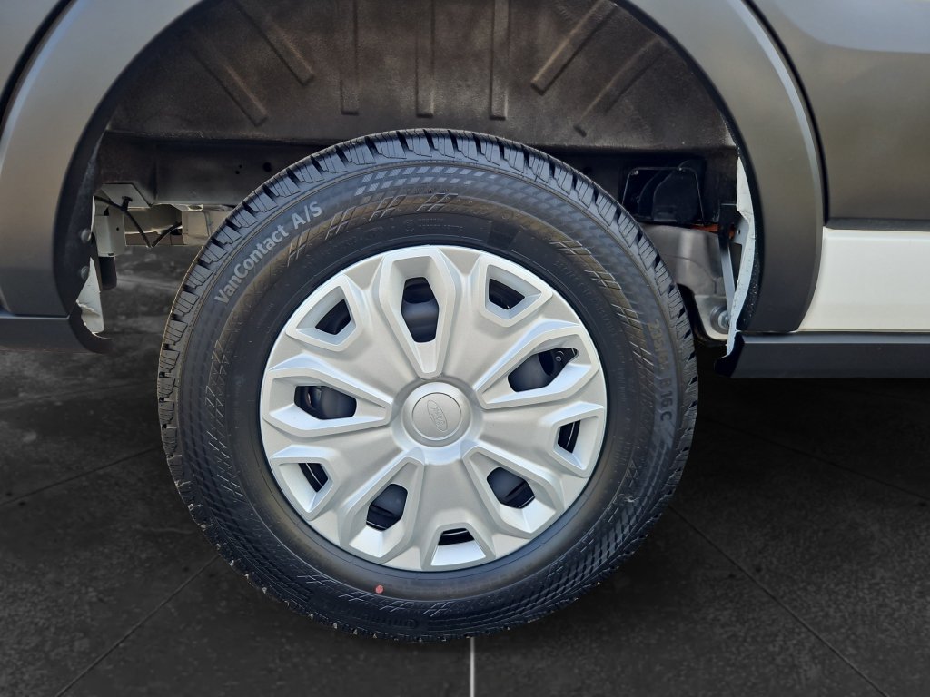 Used 2024 Ford E-Transit Low Roof RWD image 30