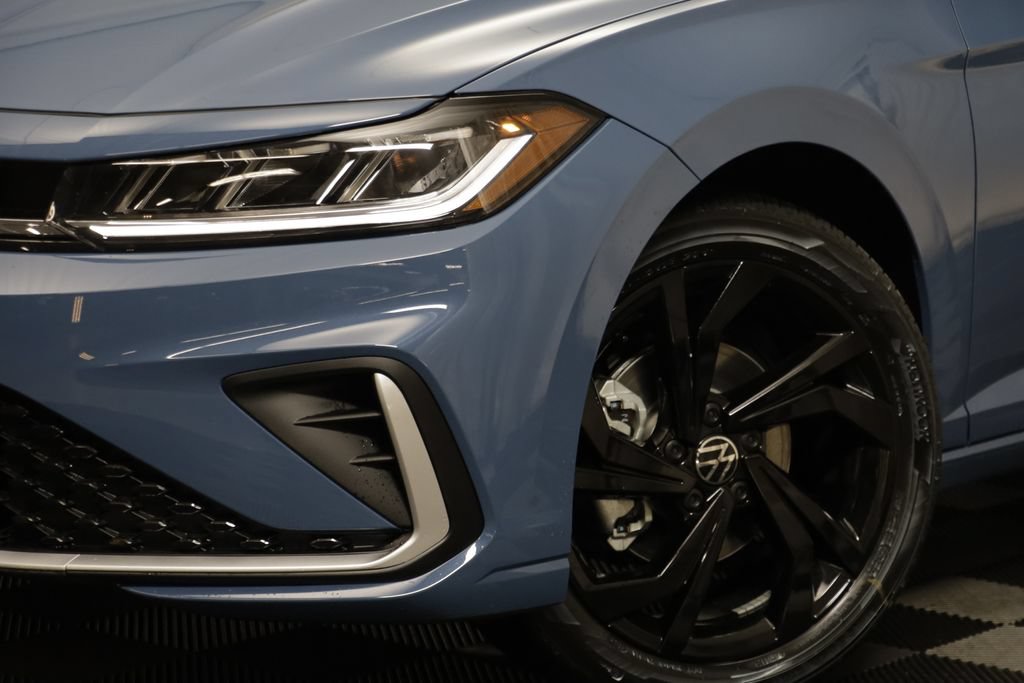 New 2027 Volkswagen Jetta SE FWD image 4