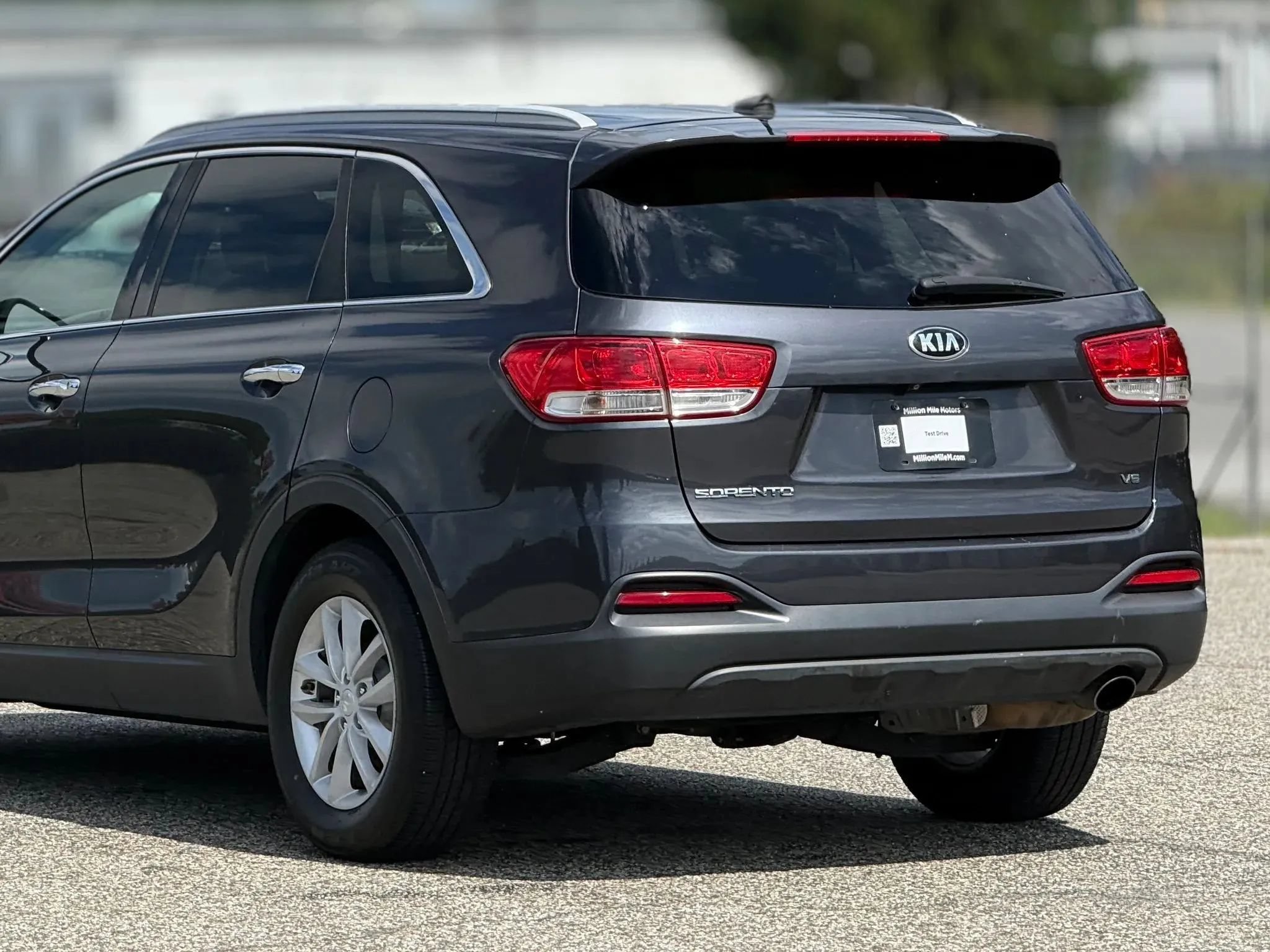 Used 2017 Kia Sorento AWD image 16