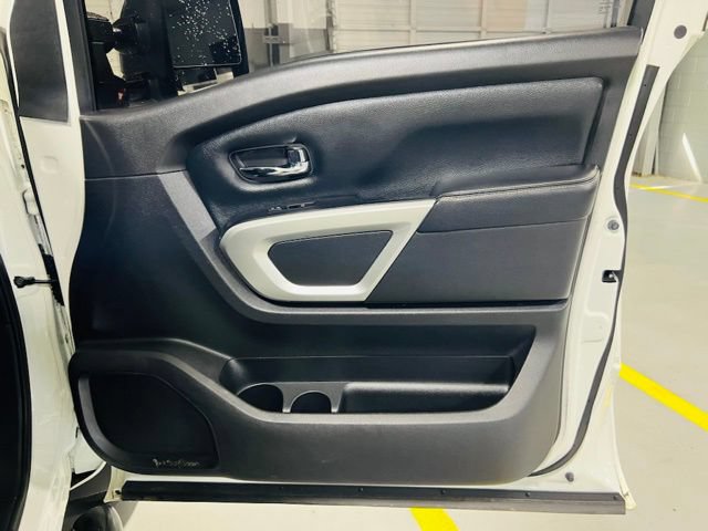 Used 2018 Nissan Titan PRO-4X w/ Pro-4x Convenience Package AWD/4WD image 32