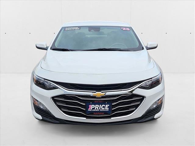 Used 2025 Chevrolet Malibu LT image 2