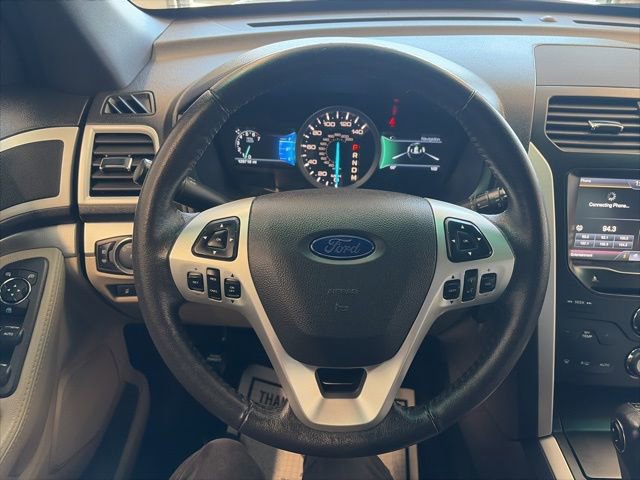 Used 2015 Ford Explorer XLT w/ Equipment Group 202B FWD image 16