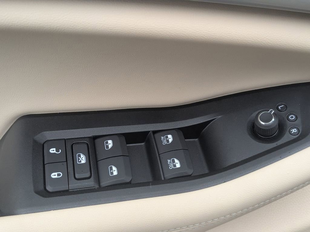 New 2025 Jeep Grand Cherokee Limited w/ Trailer Tow Package image 16