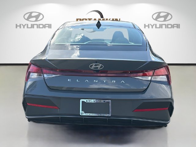 Certified 2026 Hyundai Elantra SE FWD image 7