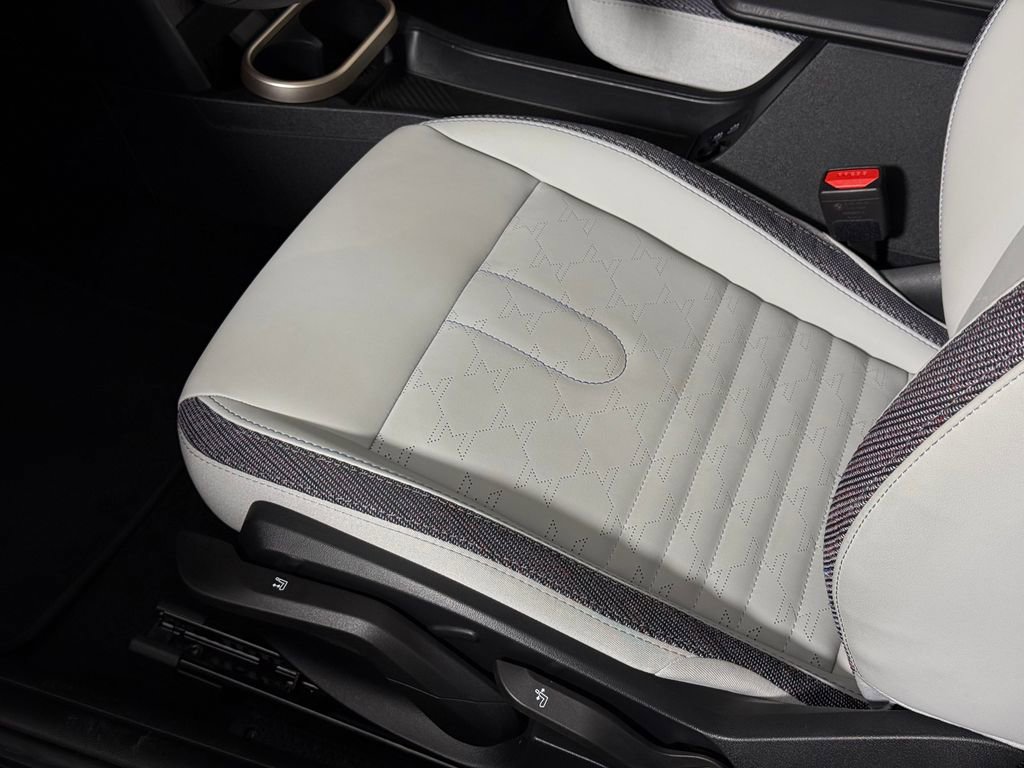 Used 2025 MINI Cooper 2-Door Hardtop image 18