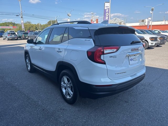 Used 2023 GMC Terrain SLE w/ Driver Convenience Package image 5