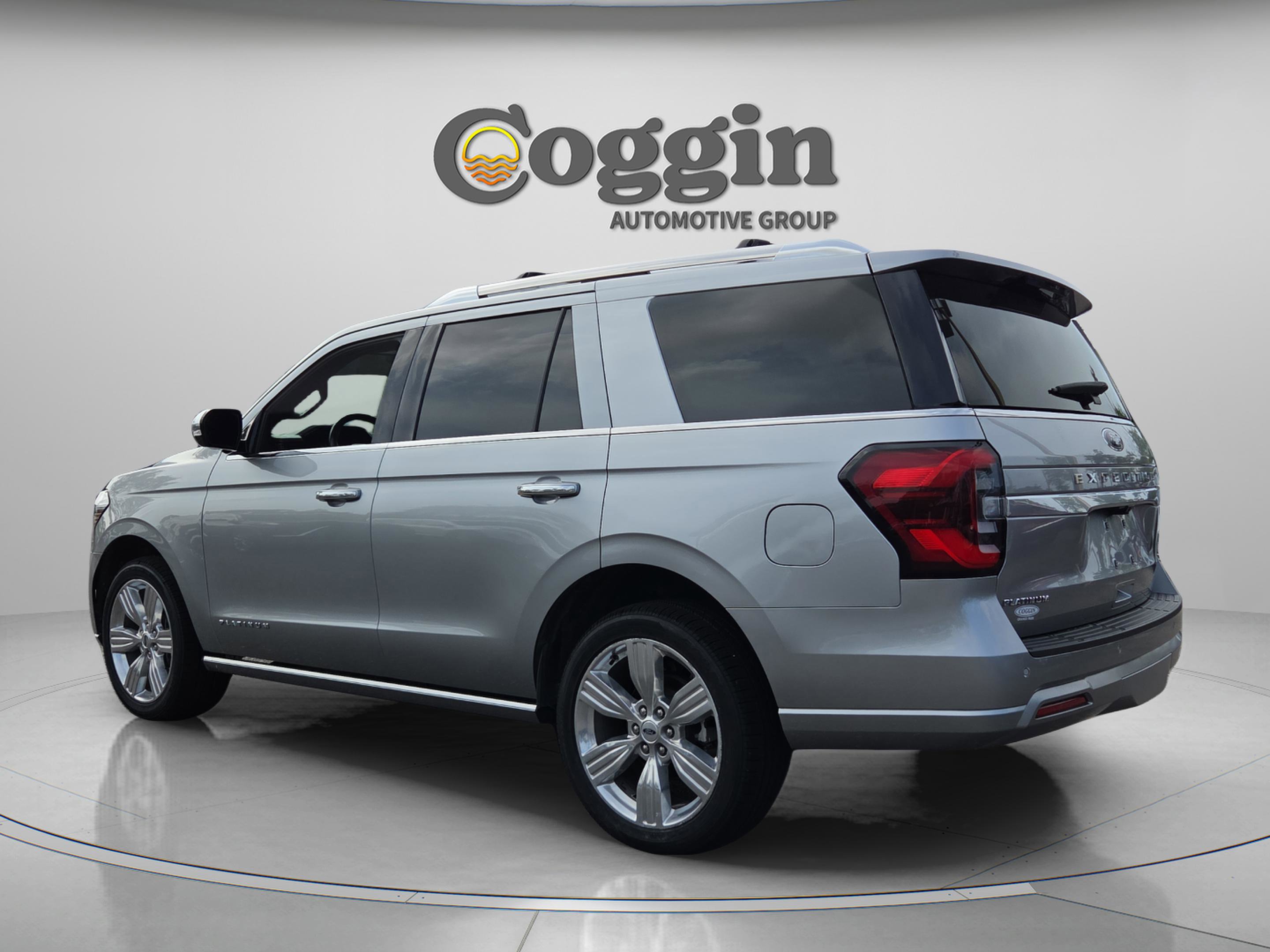 Used 2023 Ford Expedition Platinum RWD image 3