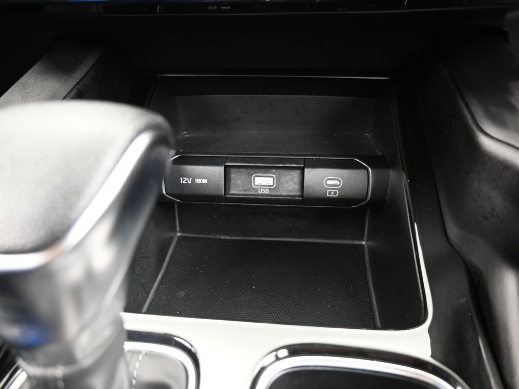 Used 2025 Kia Telluride LX FWD image 27