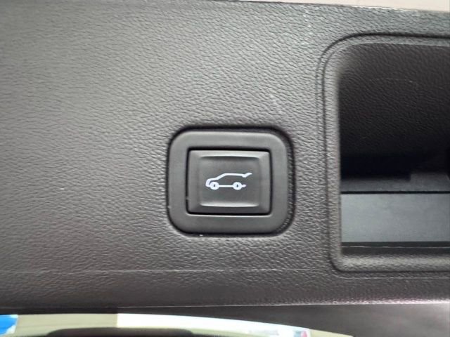 Used 2024 GMC Terrain AT4 image 28