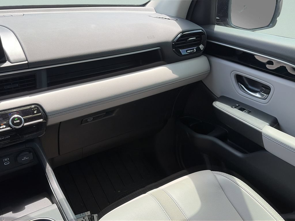 Certified 2025 Honda Pilot Touring image 18
