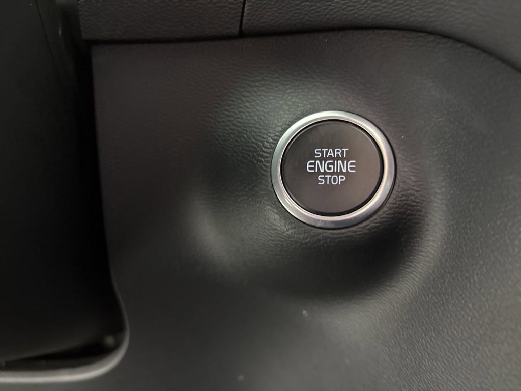 Used 2023 Volvo XC40 B5 Core w/ Protection Package Premier image 27