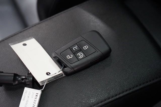 Used 2018 Volkswagen Tiguan SEL Premium FWD image 35