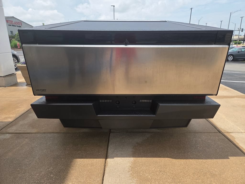 Used 2024 Tesla Cybertruck AWD Crew Cab image 7