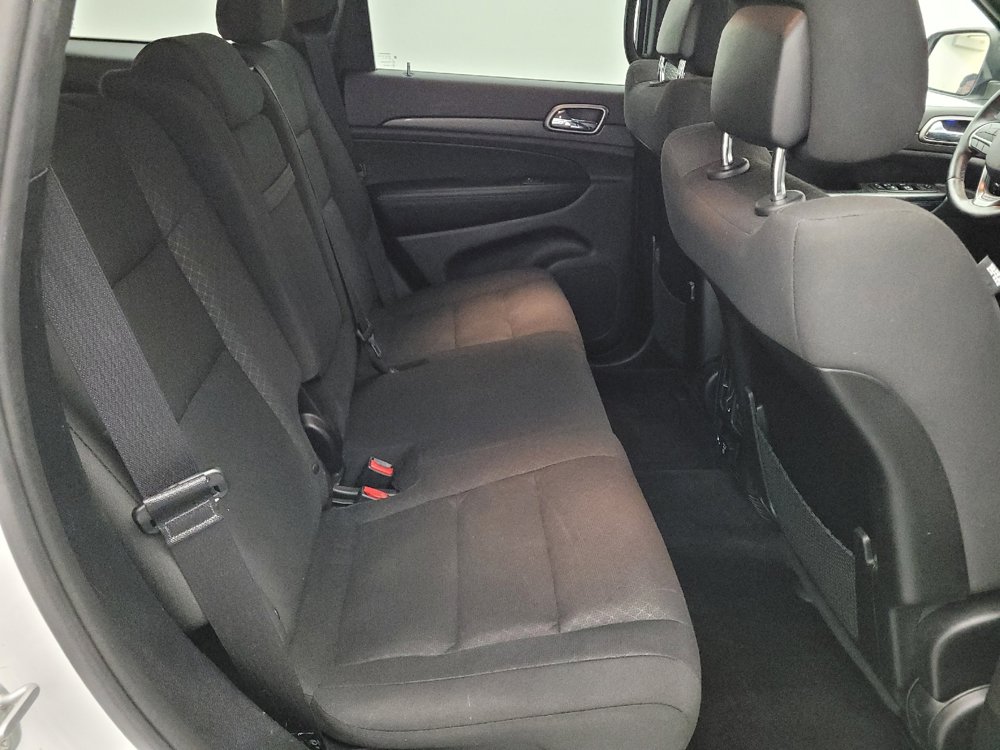 Used 2018 Jeep Grand Cherokee Laredo AWD/4WD image 19