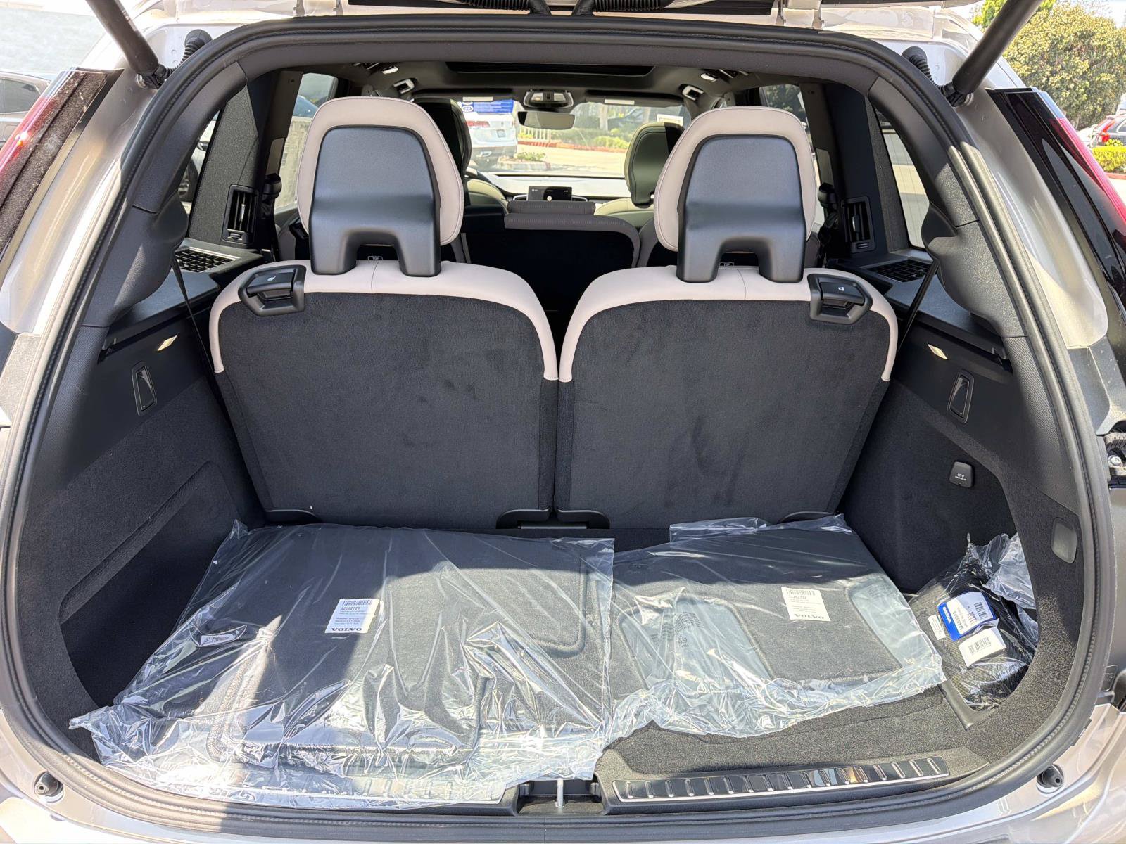New 2026 Volvo XC90 T8 Plus w/ Protection Package Premier AWD/4WD image 19