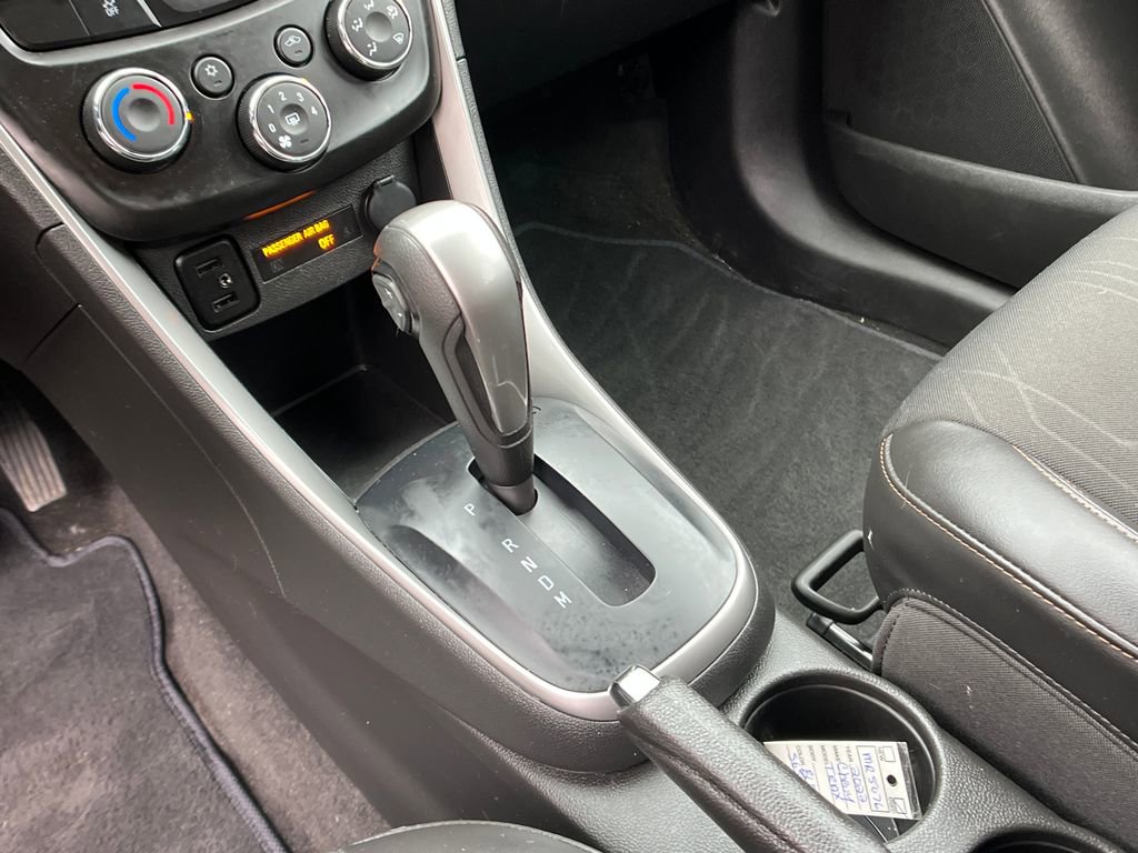 Used 2022 Chevrolet Trax LT w/ LT Convenience Package image 19