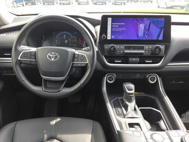 Used 2025 Toyota Grand Highlander AWD image 14