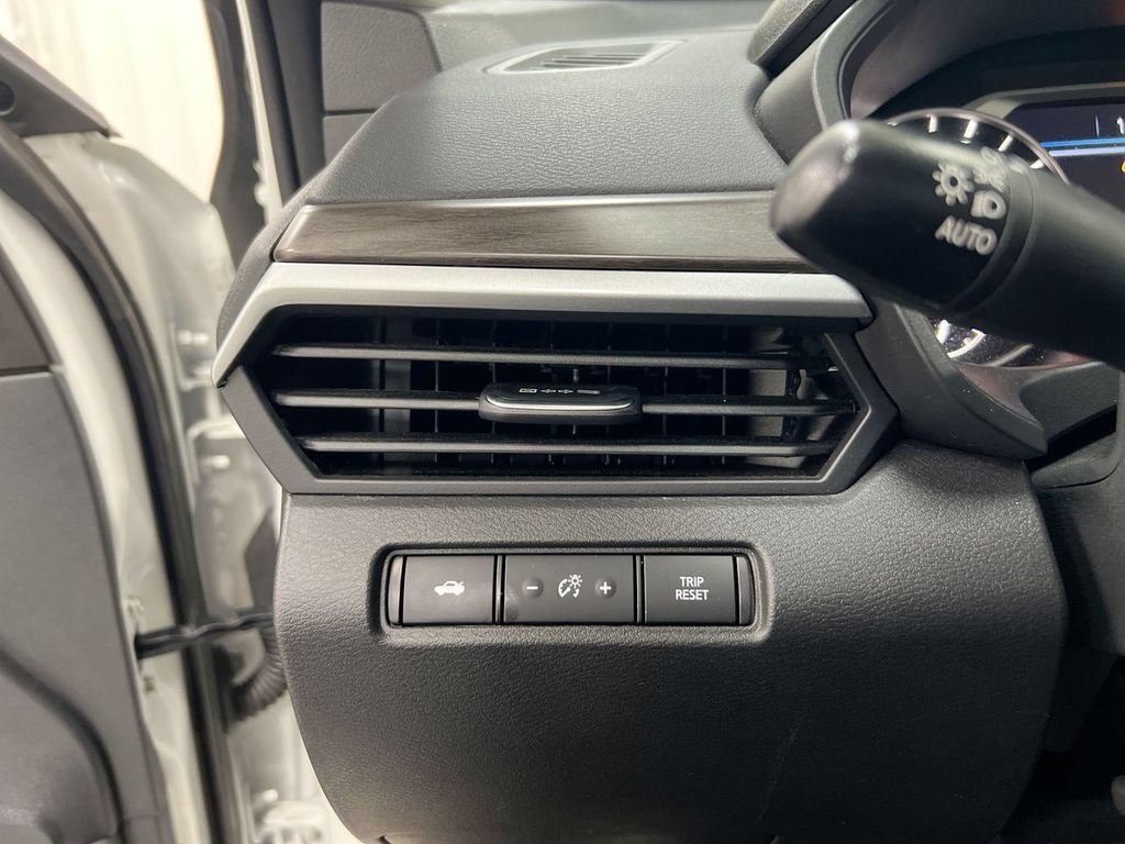 Used 2025 Nissan Altima 2.5 SV FWD image 18