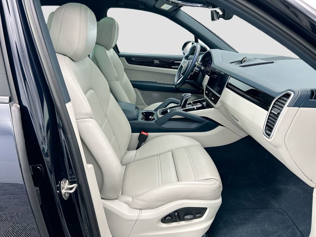 Used 2022 Porsche Cayenne S image 19