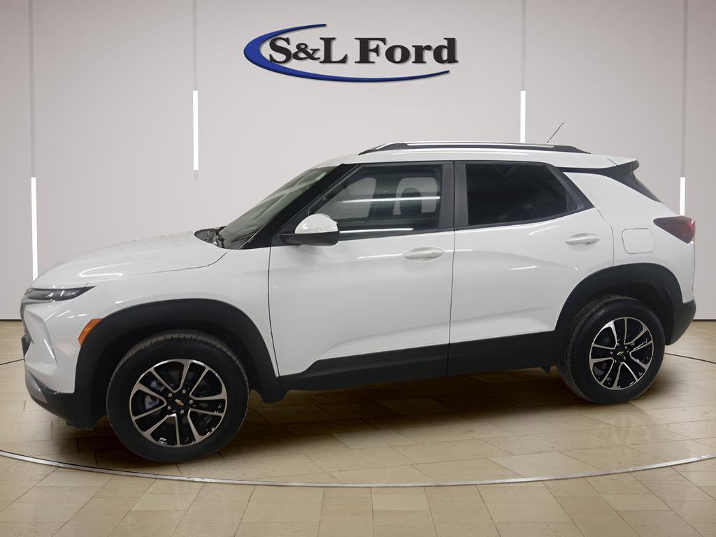Used 2025 Chevrolet TrailBlazer LT w/ Driver Confidence Package image 2
