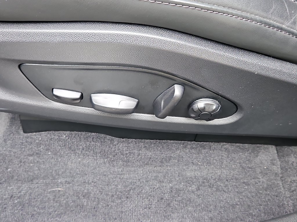 Certified 2026 Porsche Macan 4 Electric AWD/4WD image 28