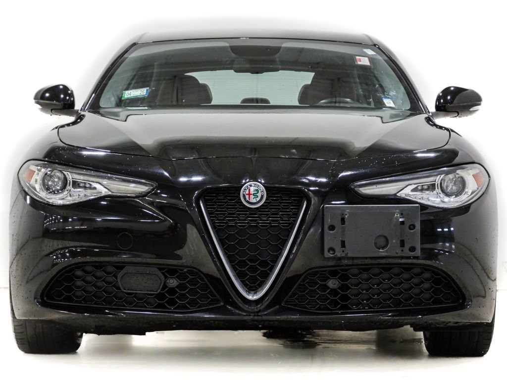 Used 2019 Alfa Romeo Giulia Ti AWD/4WD image 2