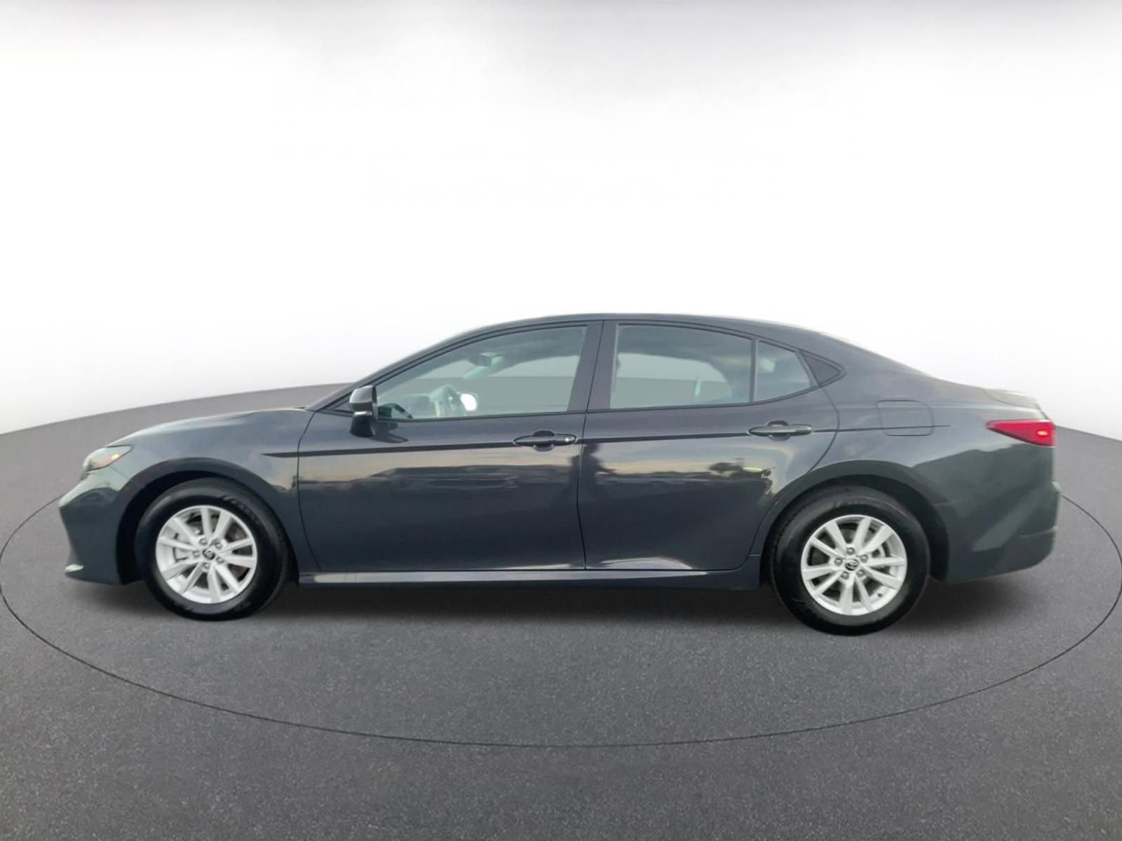 Used 2025 Toyota Camry LE image 9