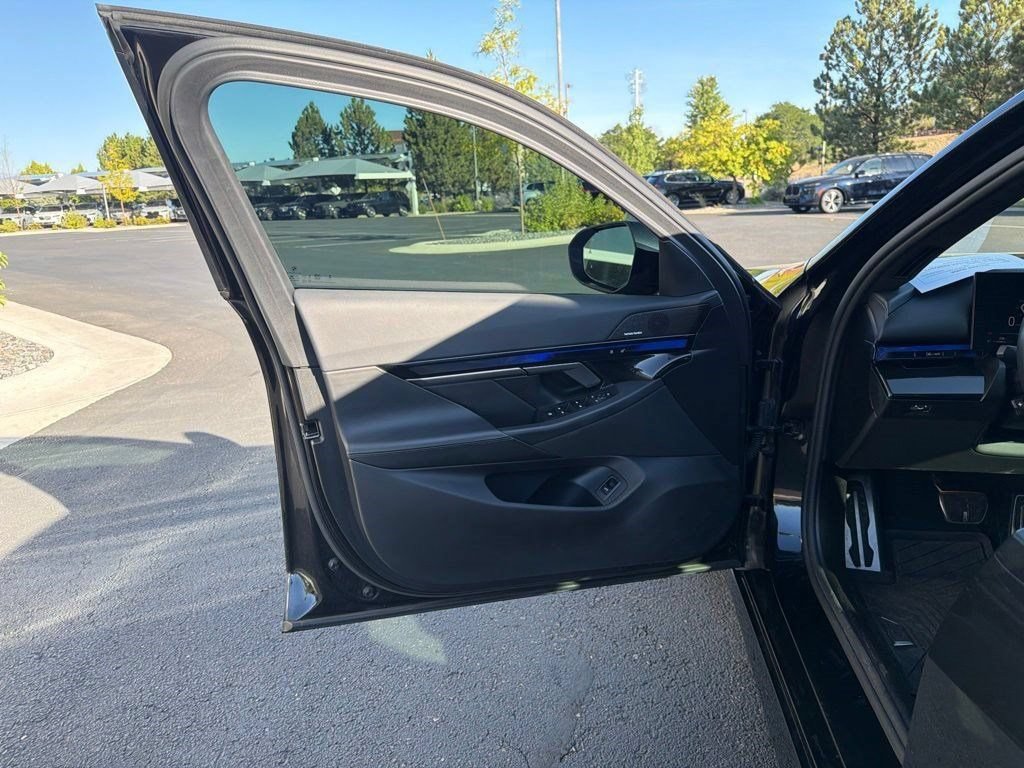Used 2024 BMW 540i xDrive w/ Premium Package AWD/4WD image 9