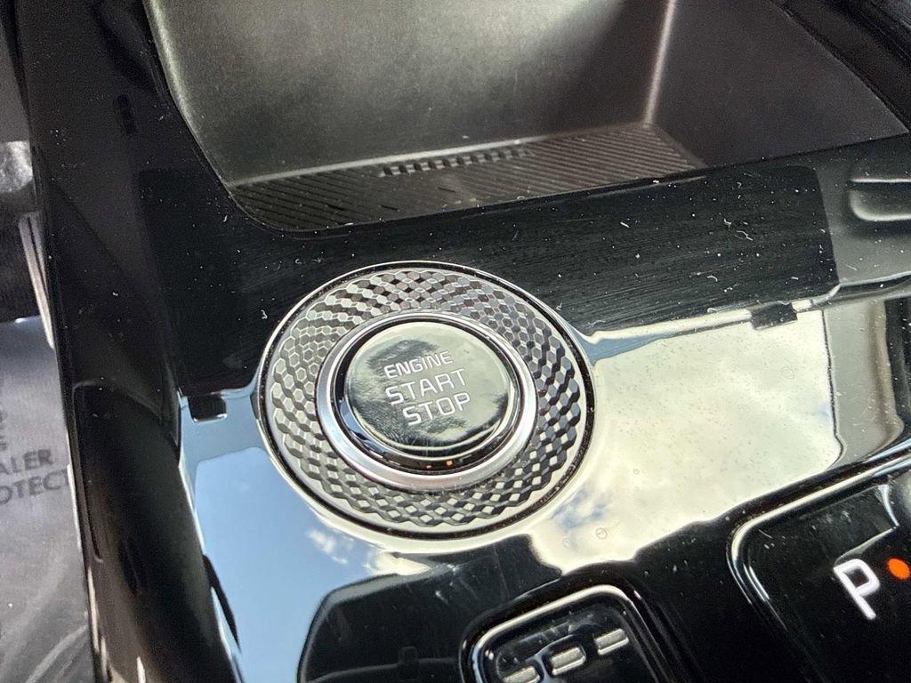 Used 2023 Kia Niro EX image 33