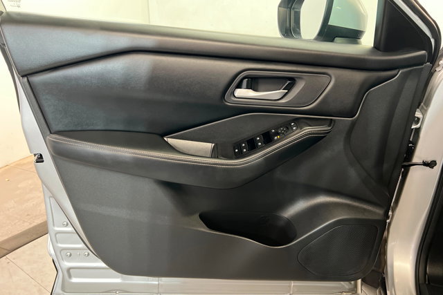 Used 2024 Nissan Rogue SV image 14