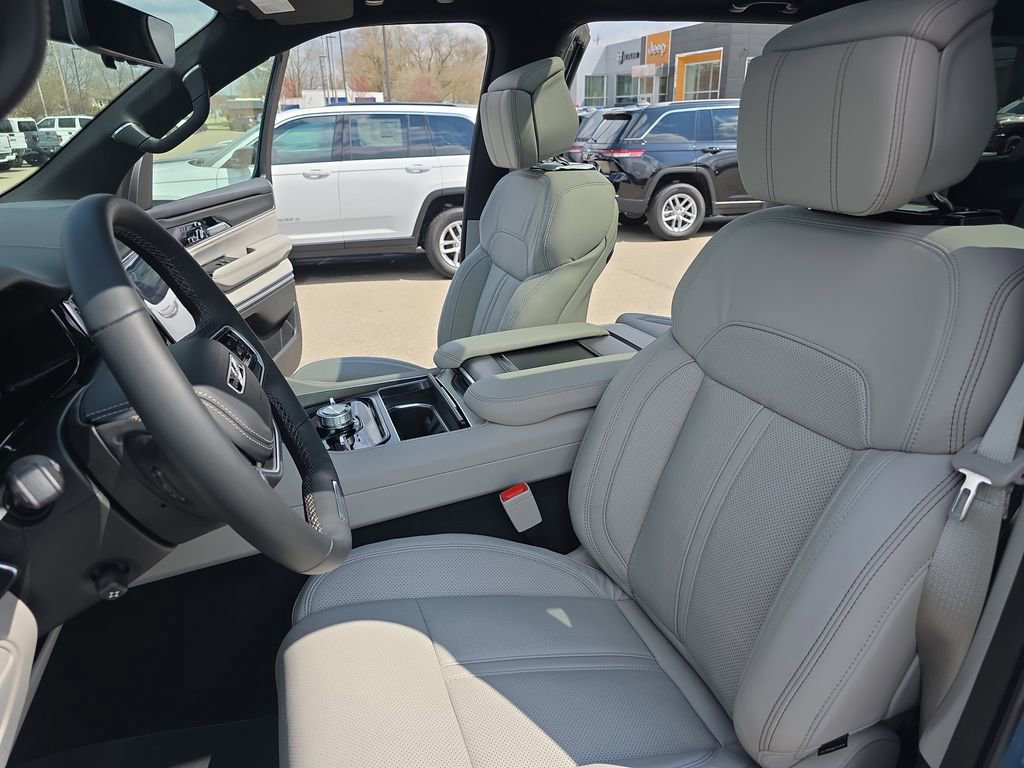 New 2026 Jeep Grand Wagoneer L Summit image 17