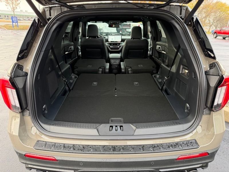 New 2026 Ford Explorer ST w/ Sun And Sound Package image 23