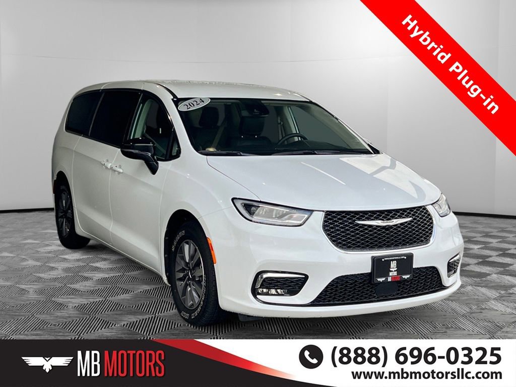 Used 2024 Chrysler Pacifica Select FWD image 1
