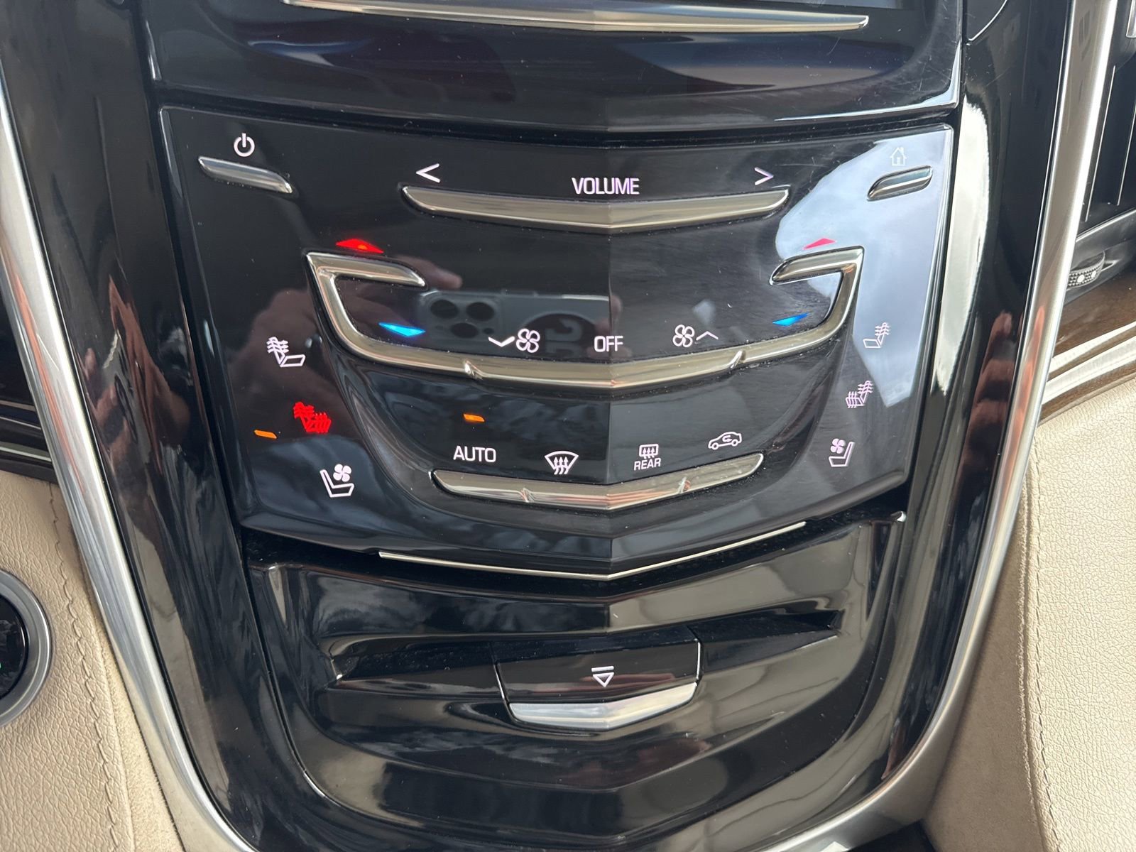 Used 2019 Cadillac Escalade Luxury AWD/4WD image 36