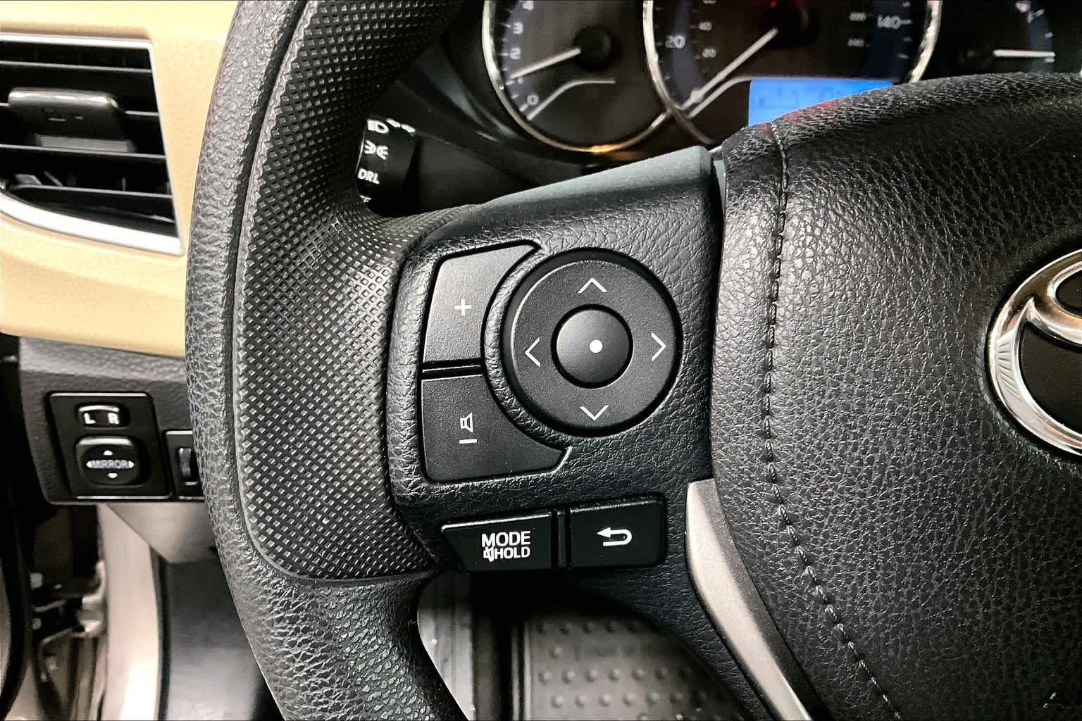 Used 2016 Toyota Corolla LE FWD image 22