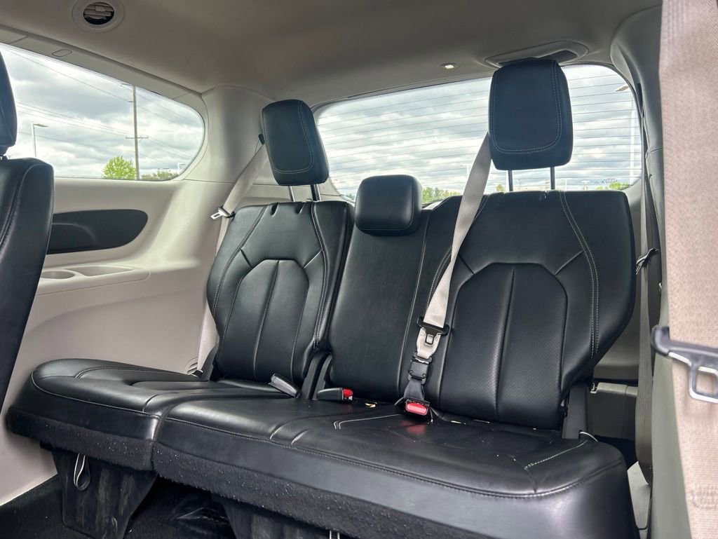 Certified 2023 Chrysler Pacifica Touring-L FWD image 8