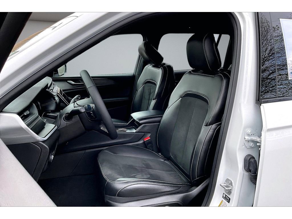 Certified 2025 Jeep Grand Cherokee L Altitude AWD/4WD image 24