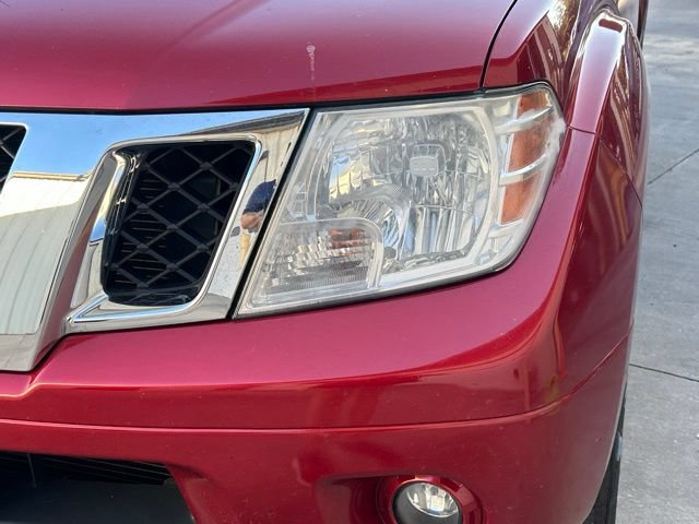Used 2015 Nissan Frontier SV w/ SV Value Truck Package AWD/4WD image 12